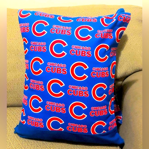 Fluffy Chicago Cubs pillows - Picture 2 of 3